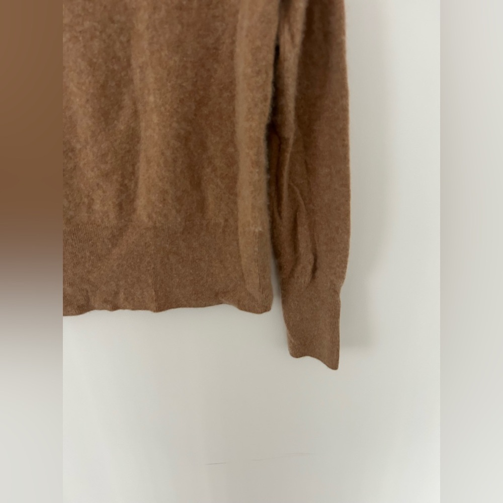 Banana Republic 100% cashmere turtleneck sweater - Picture 2 of 8